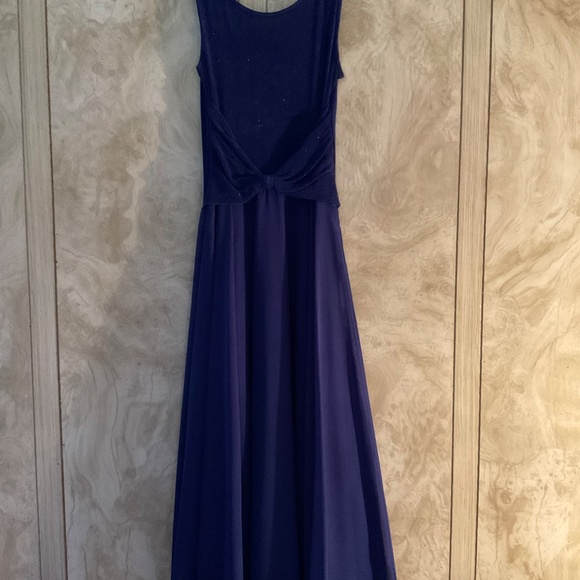 Gown - Picture 2 of 4